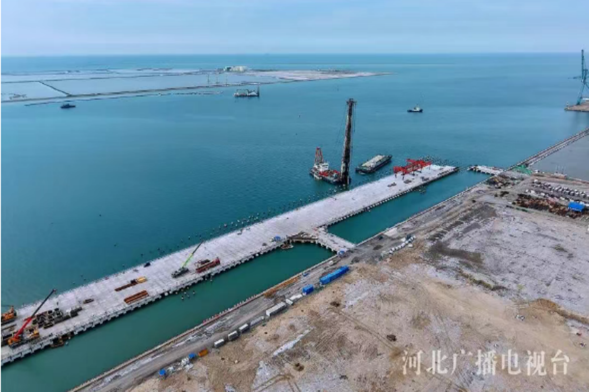 沧州黄骅港：综合港区9号10号通用泊位项目完成水上沉桩作业