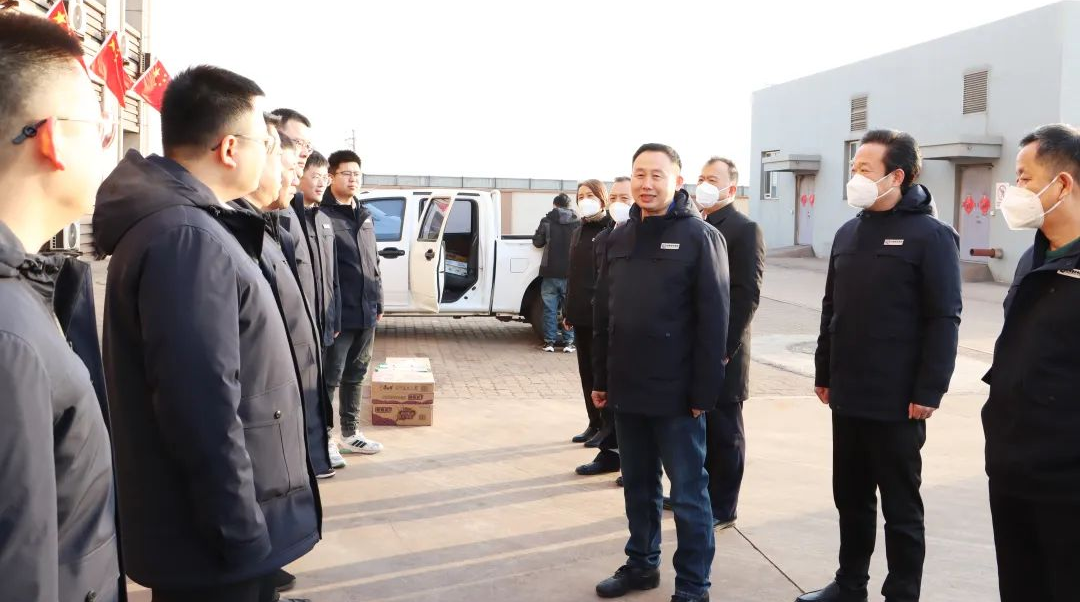 王宝辉董事长慰问一线干部职工