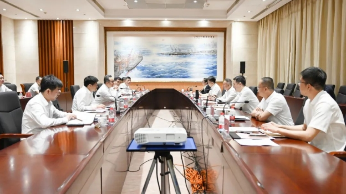 沧州港务（港口）集团与中建八局举行战略合作工作会谈