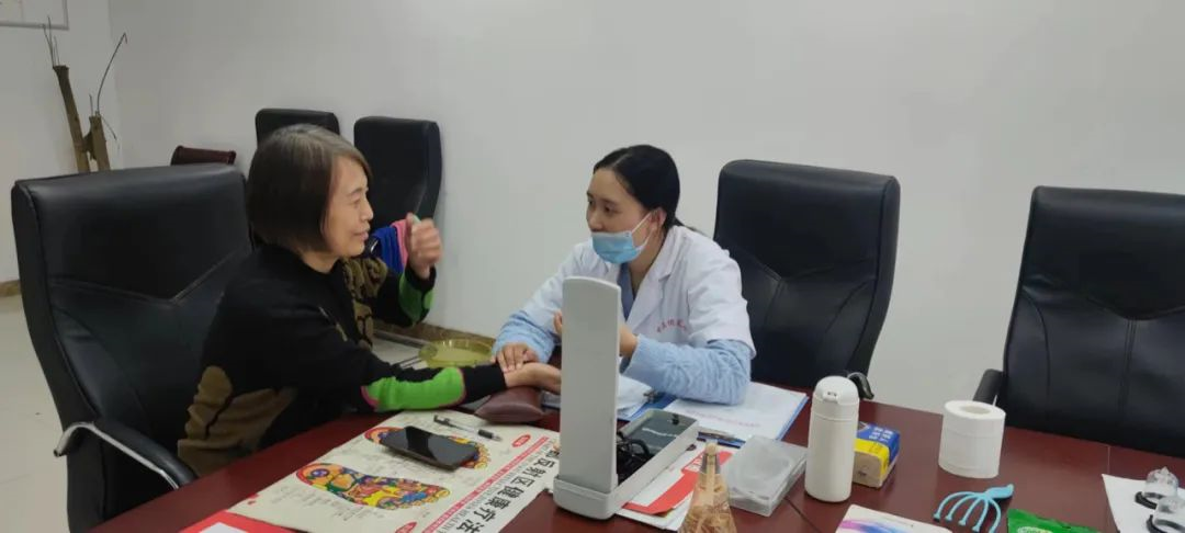 沧州港务集团开展“关注健康 关爱生命”健康咨询诊治活动