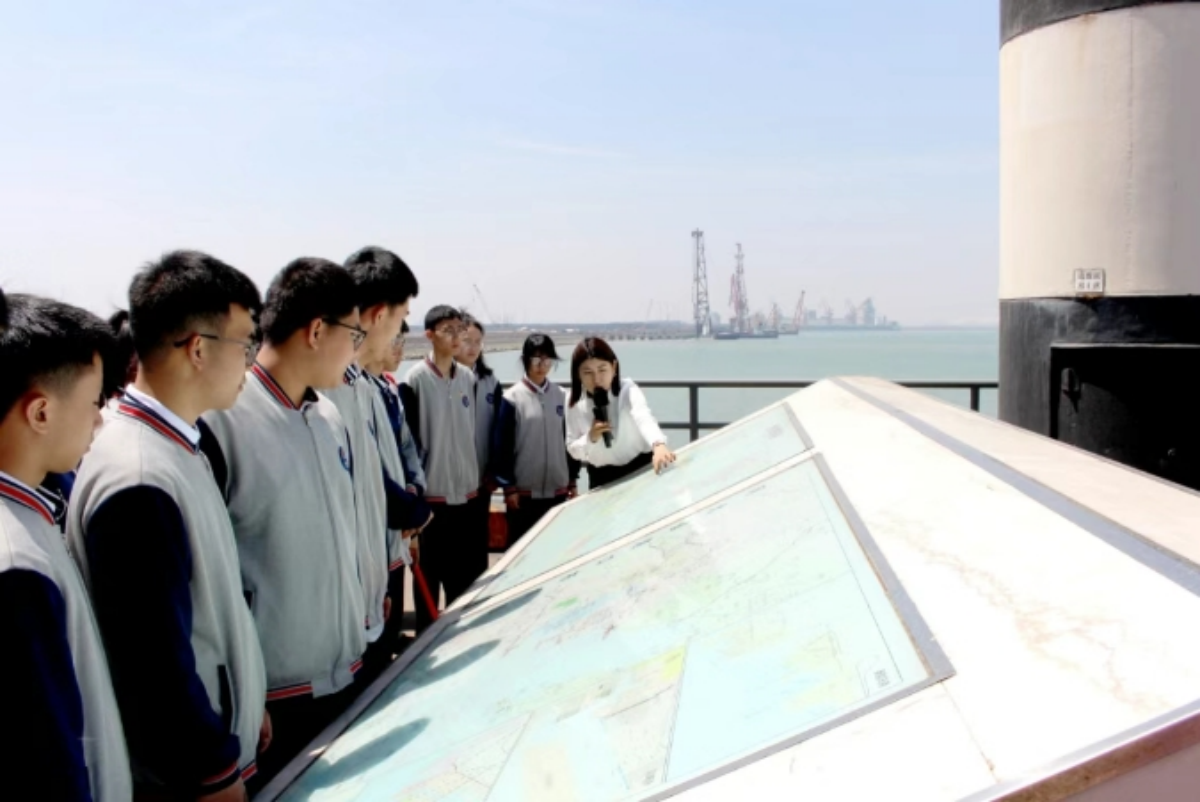 中国青年报丨河北沧州港务集团与黄骅职教中心联合开展研学活动