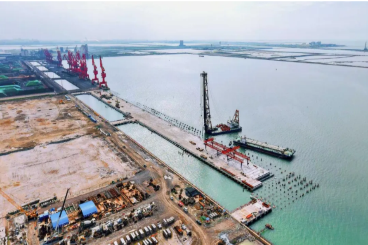 沧州黄骅港综合港区9号10号通用泊位项目水上沉桩作业全部完成