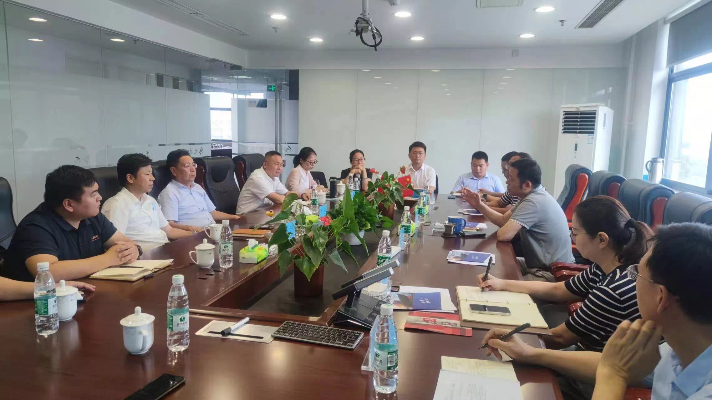 高质量发展丨沧州港务集团与光大蓝天公司洽谈项目合作